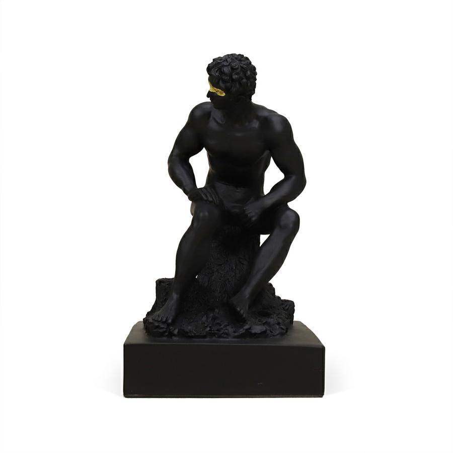 Scultura pensatore in resina nera