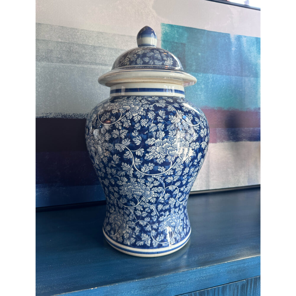 Vaso Potiche in ceramica con decoro floreale su fondo azzurro - immagine 2
