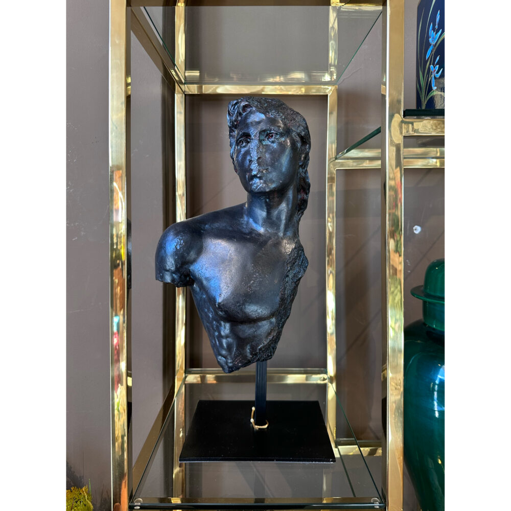 Scultura di ispirazione classica in resina nera - immagine 2