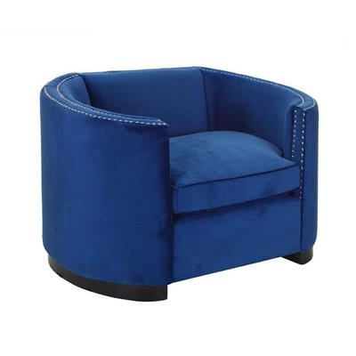 Poltrona in velluto blu con borchie